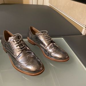 Banana Republic Silver Oxford Shoes